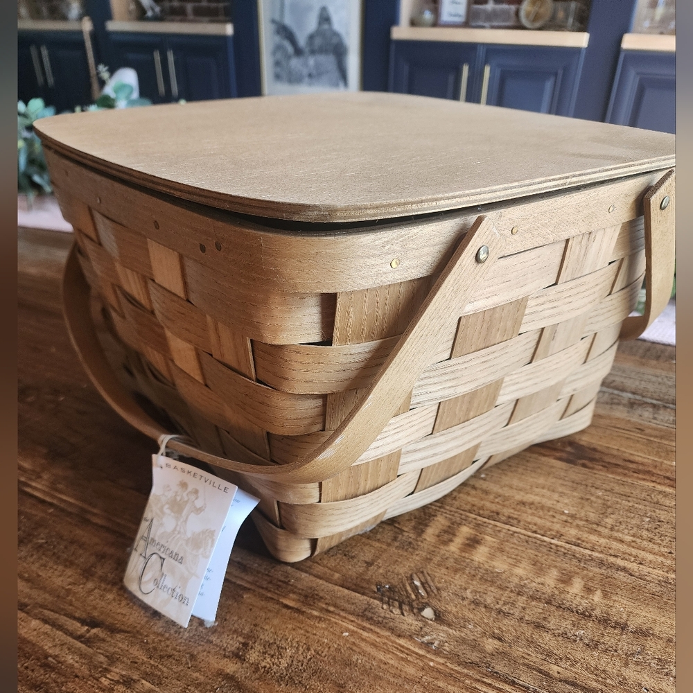 VINTAGE BASKETVILLE PICNIC BASKET FROM THE AMERICANA COLLECTION
